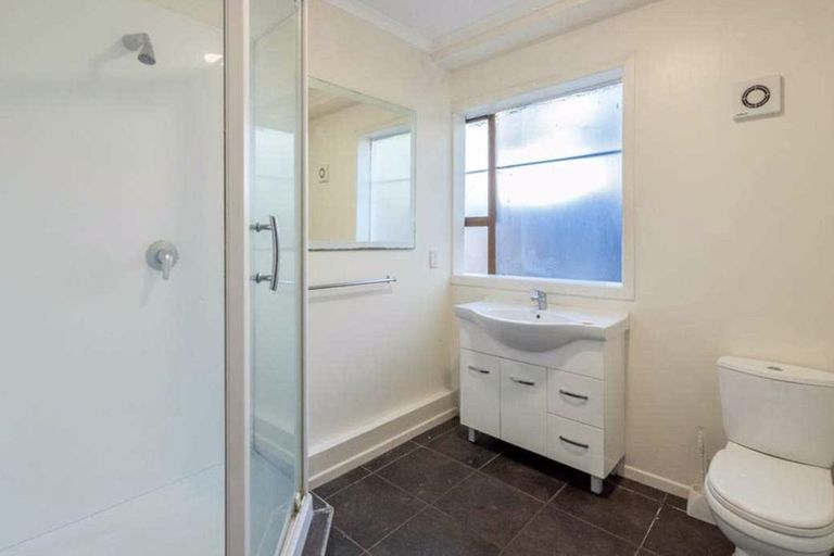 Photo of property in 40 Akoranga Drive, Northcote, Auckland, 0627