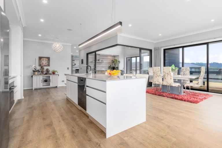 Photo of property in 4 Rotorua Grove, Aotea, Porirua, 5024