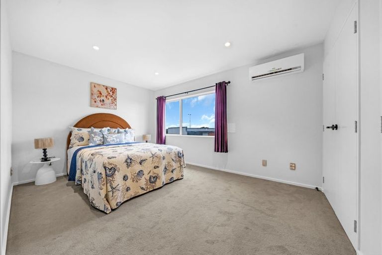 Photo of property in 21 Meritage Lane, Te Atatu South, Auckland, 0610