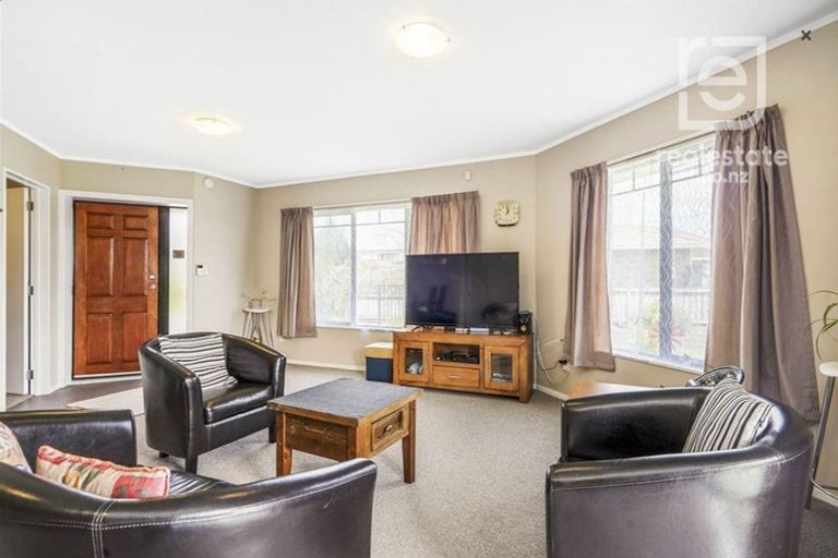 Photo of property in 17 Mews Place, Forest Lake, Hamilton, 3200