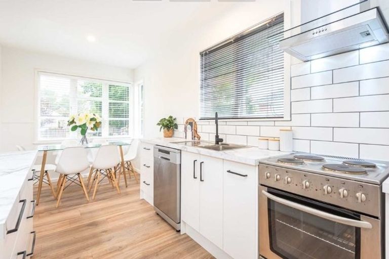 Photo of property in 17 Ballantyne Avenue, Upper Riccarton, Christchurch, 8041