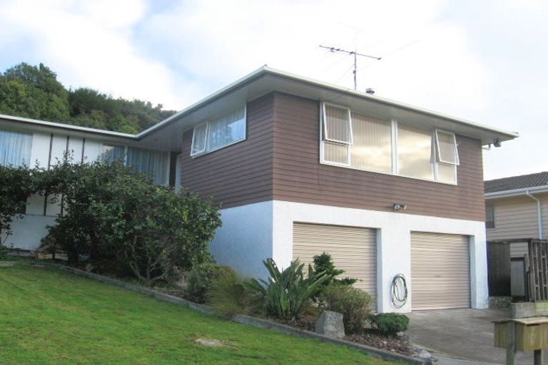 Photo of property in 20 Rembrandt Avenue, Tawa, Wellington, 5028