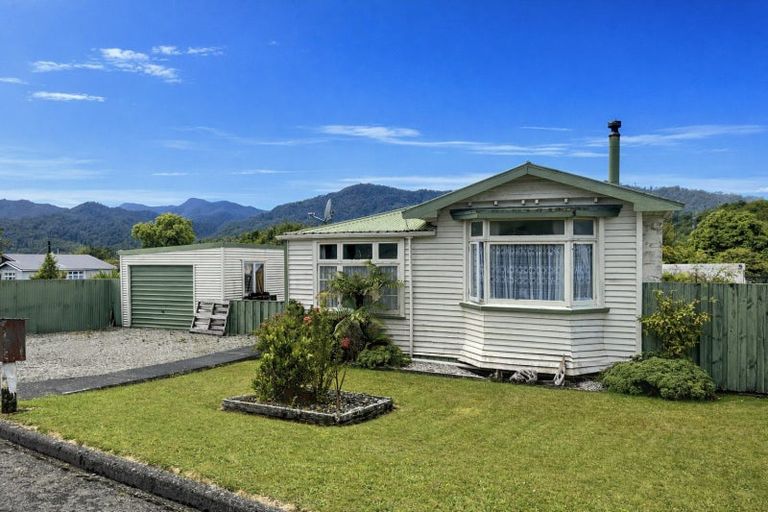 Photo of property in 32 Ranfurly Street, Runanga, 7803