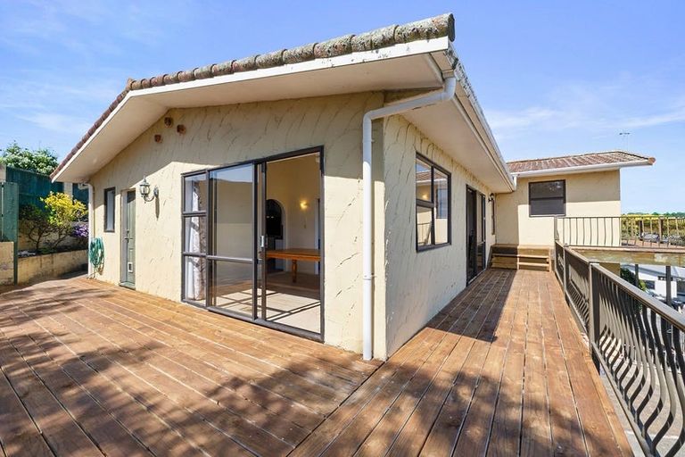Photo of property in 18 Norwich Avenue, Spotswood, New Plymouth, 4310