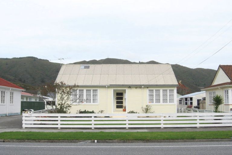 Photo of property in 2/20 Rata, Naenae, Lower Hutt, 5011