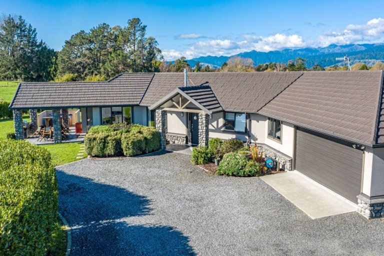 Photo of property in 9 Tullahoma Way, Ohau, Levin, 5570