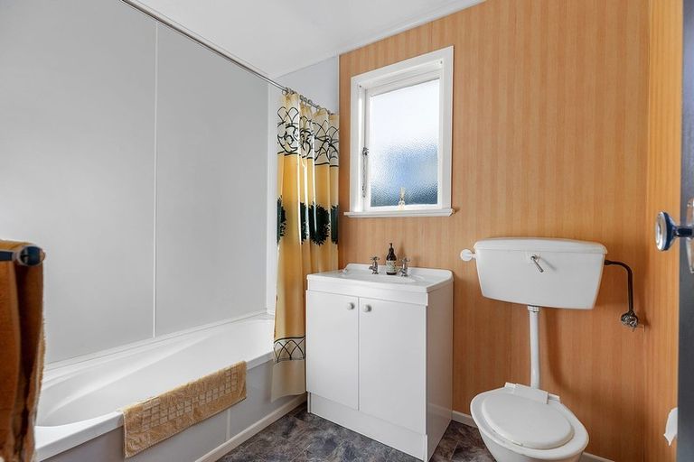 Photo of property in 74 Arahura Crescent, Waitangirua, Porirua, 5024