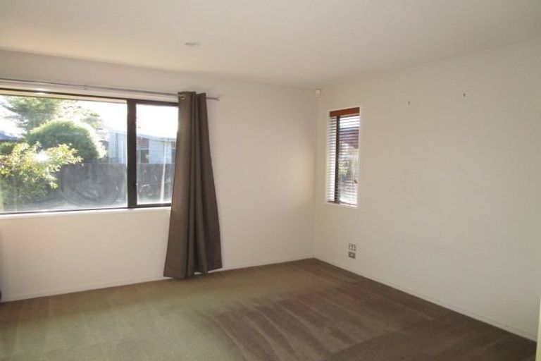 Photo of property in 2 Ruahine Place, Parklands, Christchurch, 8083