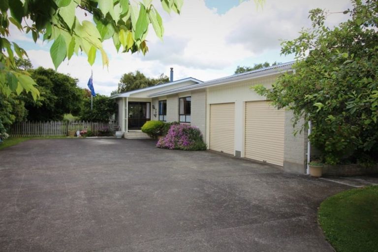Photo of property in 16 Smith Street, Dannevirke, 4930