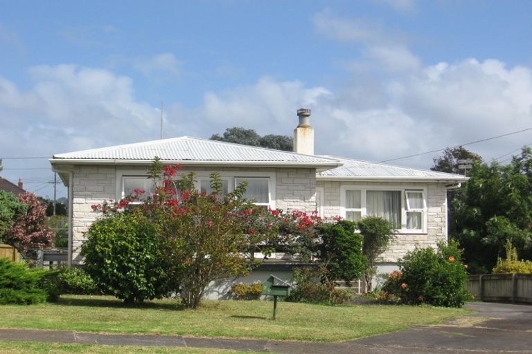 Photo of property in 20 Netherlands Avenue, Kelston, Auckland, 0602