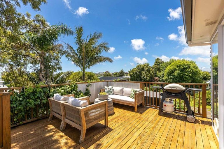 Photo of property in 10 Margaret Place, Merrilands, New Plymouth, 4312