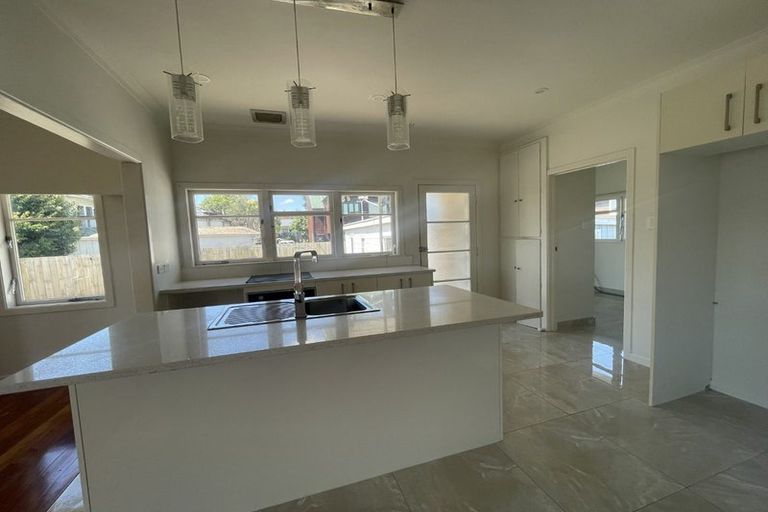 Photo of property in 22 Coles Crescent, Papakura, 2110