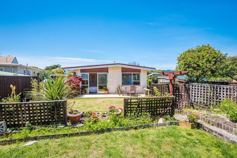 Photo of property in 9 Bermuda Grove, Paraparaumu Beach, Paraparaumu, 5032