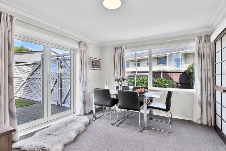 Photo of property in 32 Hillcrest Place, Avonhead, Christchurch, 8042