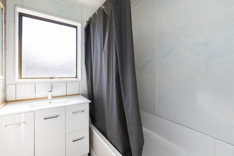 Photo of property in 31 Peter Hall Drive, Kelvin Grove, Palmerston North, 4414