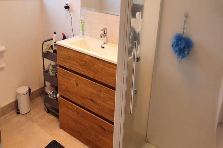 Photo of property in 16 Kemp Road, Massey, Auckland, 0614