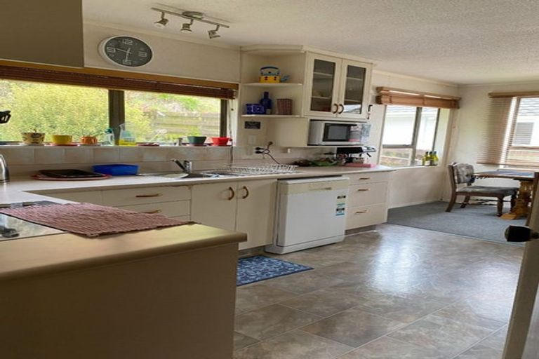 Photo of property in 66 Fyvie Avenue, Tawa, Wellington, 5028