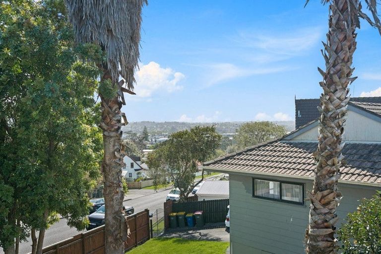 Photo of property in 9 Sungrove Rise, Sunnyvale, Auckland, 0612