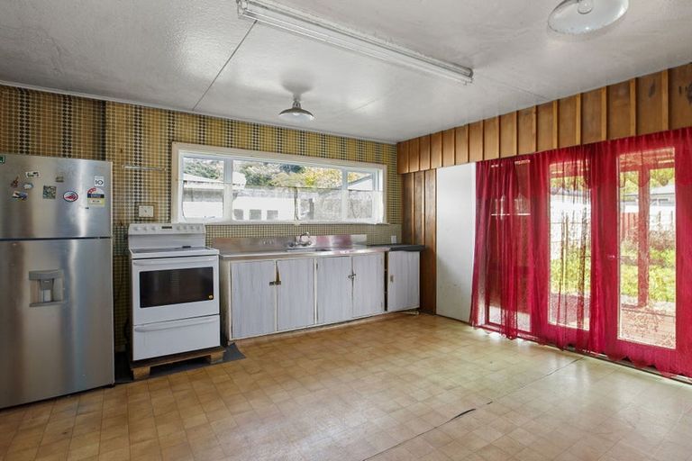 Photo of property in 147 Wainuiomata Road, Wainuiomata, Lower Hutt, 5014