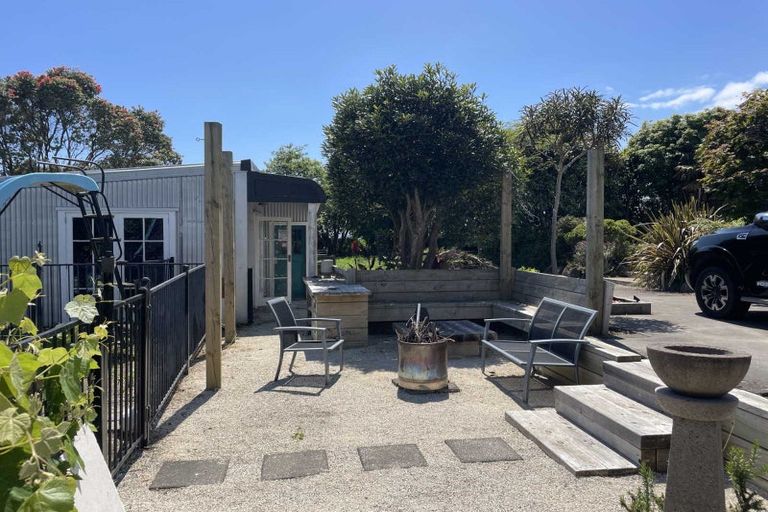 Photo of property in 22 Takiroa Street, Urenui, 4375