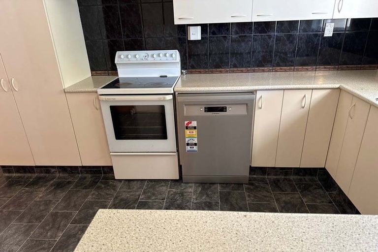 Photo of property in 3 Newcastle Street, Hokowhitu, Palmerston North, 4410