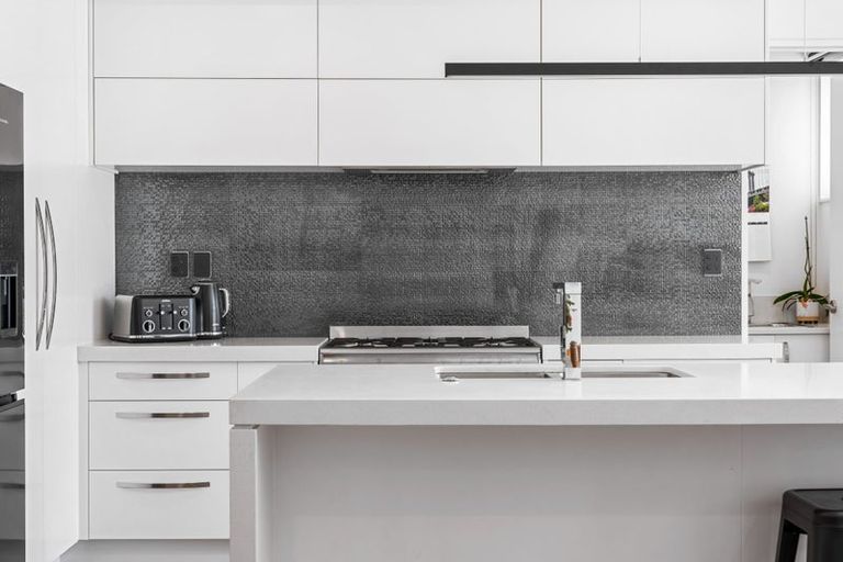 Photo of property in 1 Aporo Drive, Kumeu, 0810