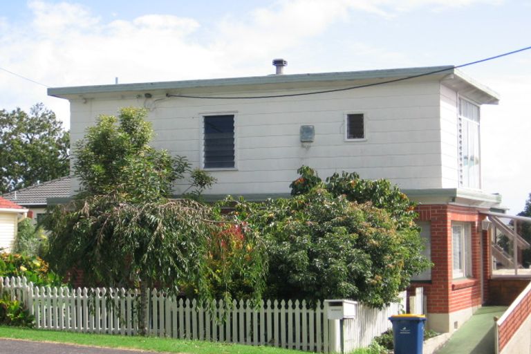 Photo of property in 10a Humphrey Kemp Avenue, Henderson, Auckland, 0612