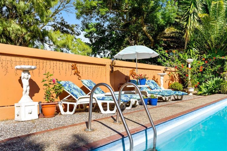 Photo of property in 36 Cascades Road, Pakuranga Heights, Auckland, 2010