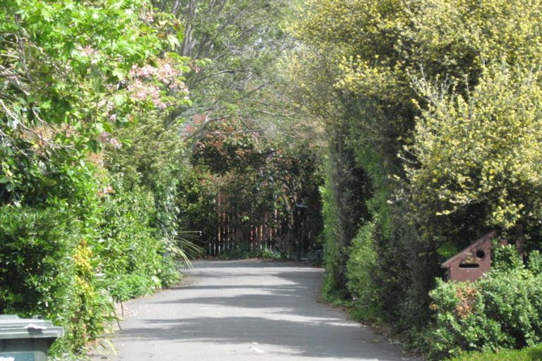 Photo of property in 5a Annell Place, Burnside, Christchurch, 8053