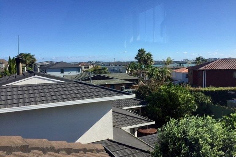 Photo of property in 1/5 Waller Avenue, Bucklands Beach, Auckland, 2012