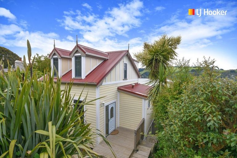 Photo of property in 2 Waireka Street, Ravensbourne, Dunedin, 9022