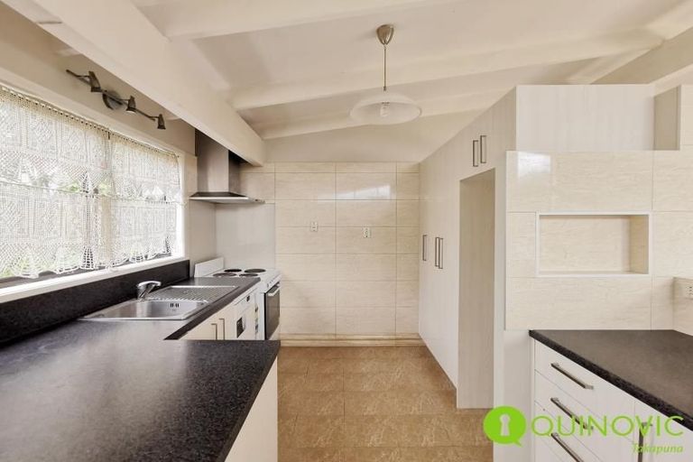 Photo of property in 15 Stephen Avenue, Henderson, Auckland, 0610