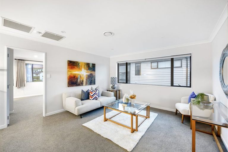 Photo of property in 10 Kina Place, Long Bay, Auckland, 0630