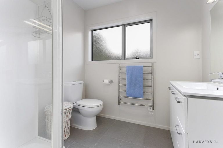 Photo of property in 11 Deane Avenue, Titirangi, Auckland, 0604