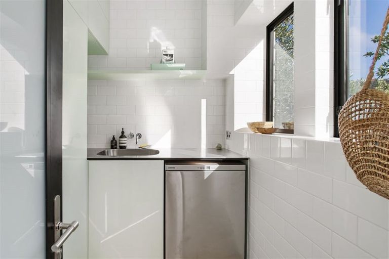 Photo of property in 8 Menzies Street, Sumner, Christchurch, 8081