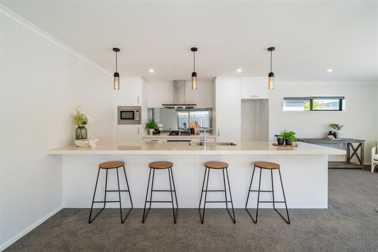 Photo of property in 34 Te Kaeaea Crescent, Wallaceville, Upper Hutt, 5018