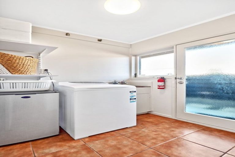 Photo of property in 5 Cascades Road, Pakuranga Heights, Auckland, 2010