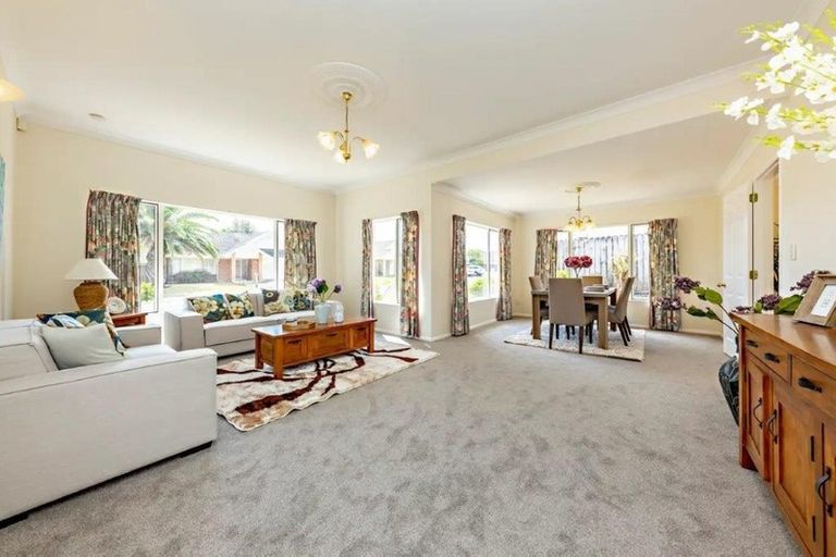 Photo of property in 14 Glencullen Place, Dannemora, Auckland, 2016