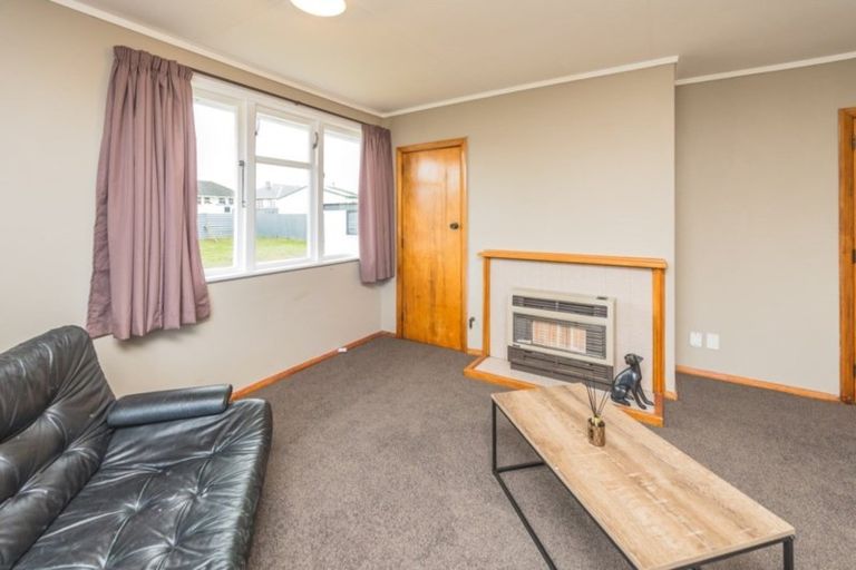 Photo of property in 35 Matipo Street, Castlecliff, Whanganui, 4501