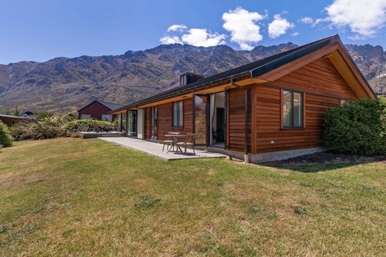 Photo of property in 16 Ellesmere Avenue, Jacks Point, Queenstown, 9371