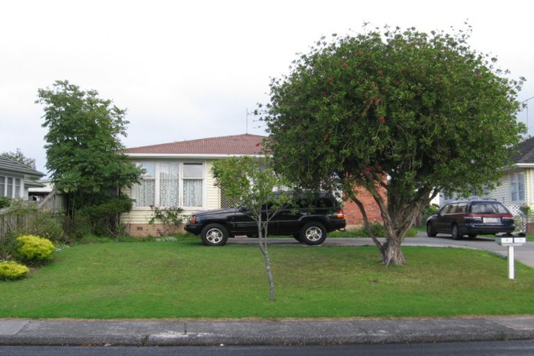 Photo of property in 8 Vodanovich Road, Te Atatu South, Auckland, 0610