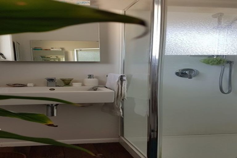 Photo of property in 2 Staines Avenue, Mangere East, Auckland, 2024