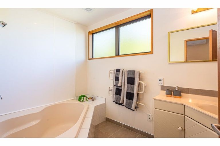 Photo of property in 381 Harewood Road, Bishopdale, Christchurch, 8053