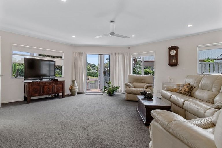 Photo of property in 4 Claxton Avenue, Pauanui, Hikuai, 3579