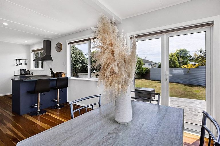 Photo of property in 11 Mccarthy Street, Hawera, 4610