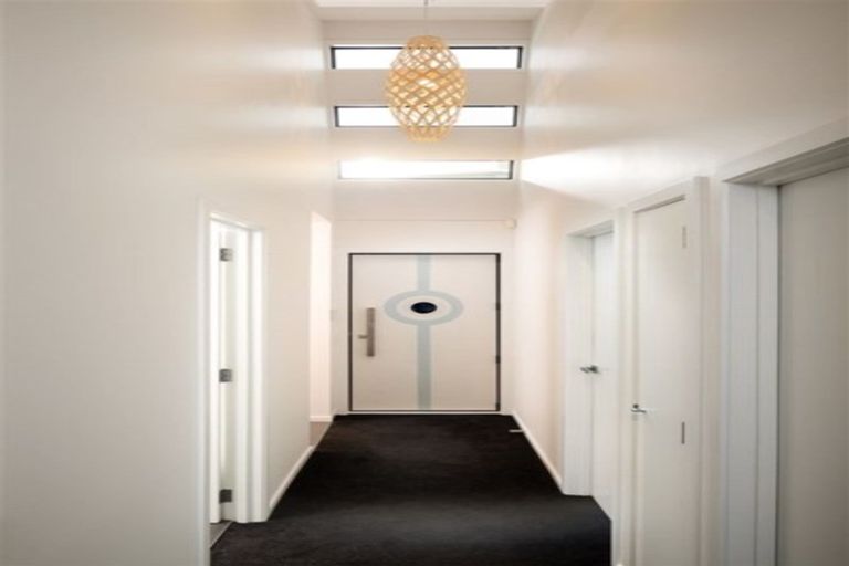 Photo of property in 6 Craigieburn Lane, Mount Pleasant, Christchurch, 8081