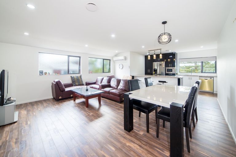 Photo of property in 3b De Val Drive, Titirangi, Auckland, 0604