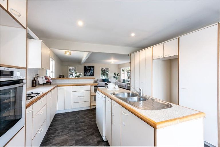 Photo of property in 147 Wairakei Road, Bryndwr, Christchurch, 8053