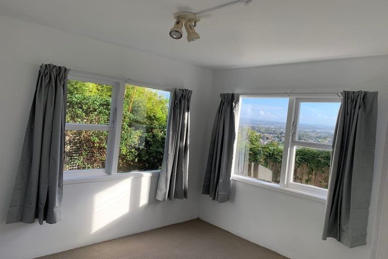 Photo of property in 2/20 Pemberton Avenue, Bayview, Auckland, 0629