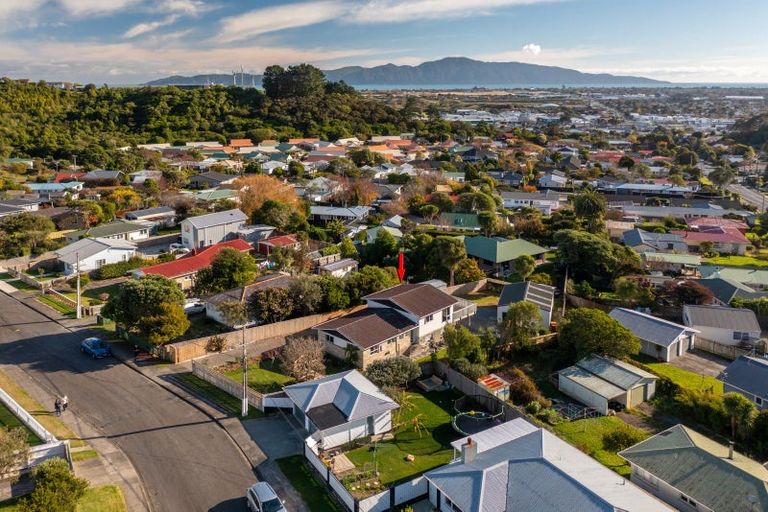 Photo of property in 43 Kaitawa Crescent, Paraparaumu, 5032